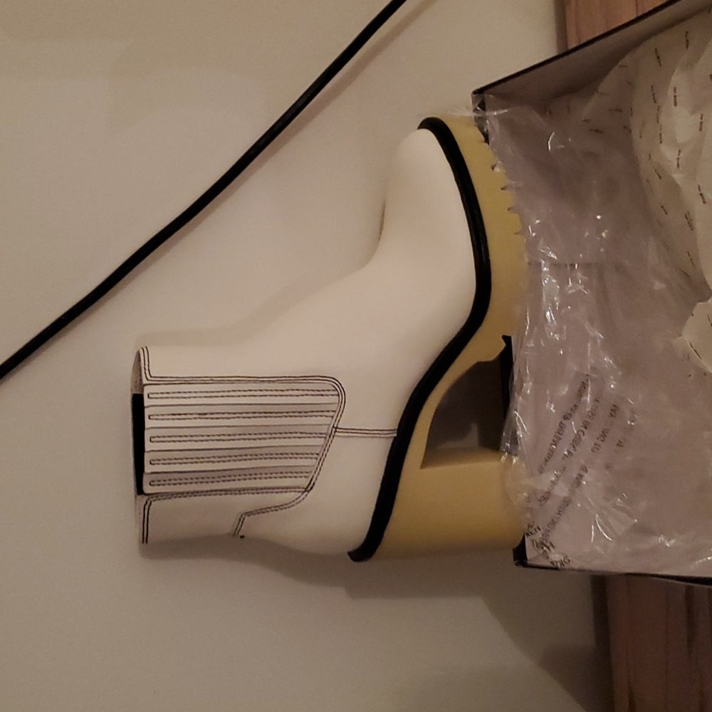 Heeled ankle booties